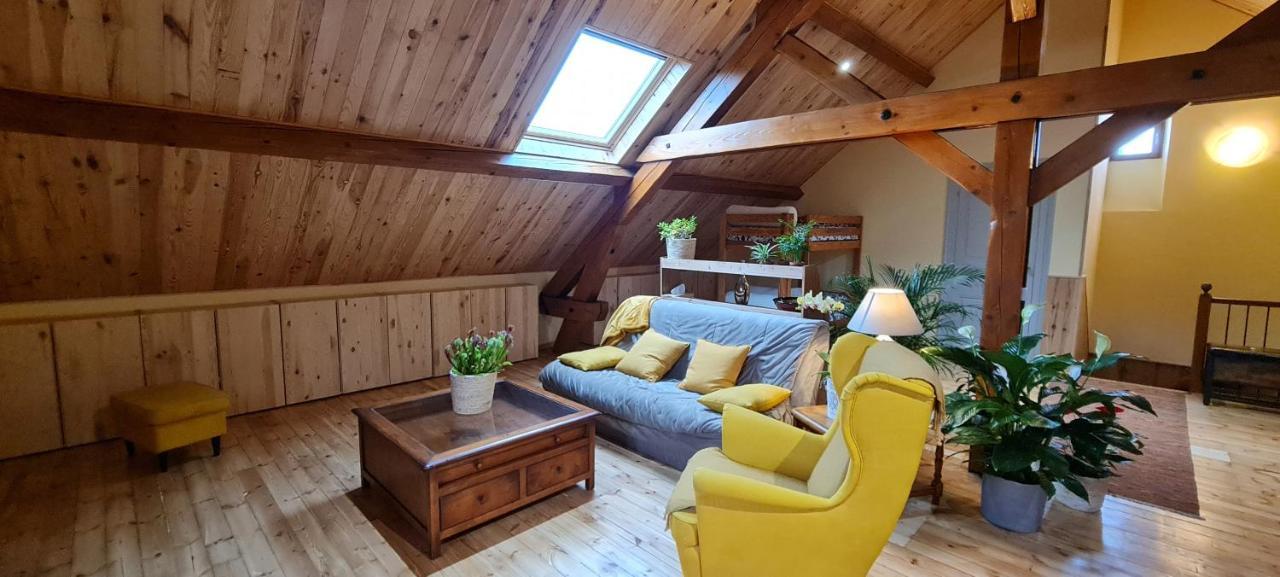 Loft Mansarde Du Train Jaune Avec Vue Sur Les Montagnes Saillagouse Εξωτερικό φωτογραφία